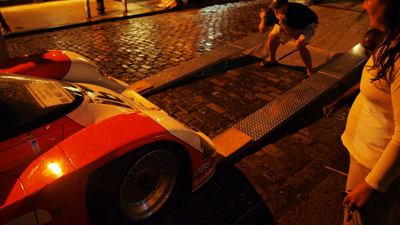 Illustration for article titled Here's What It Looks Like To Load A Porsche 962